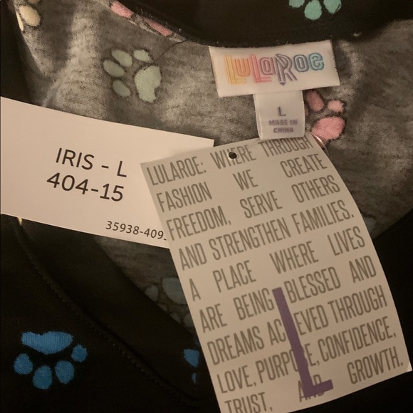 Lularoe large multicolor paw print iris shirt bnwt - Picture 5 of 5